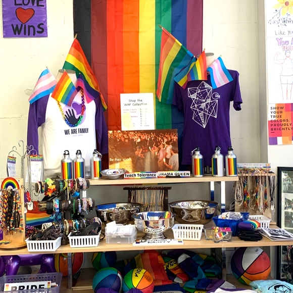 Welcome to Closet Case Thrift Store Online! 🌈 - Picture 3 of 4